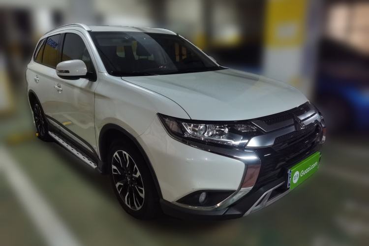 Used Mitsubishi Outlander 2019 2.0L Two-Wheel Drive Comfort Edition 7 Seats China V Emission Standard