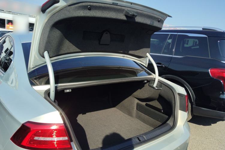 Used Volkswagen Magotan 2018 Facelift 330TSI DSG Luxury Model Trunk