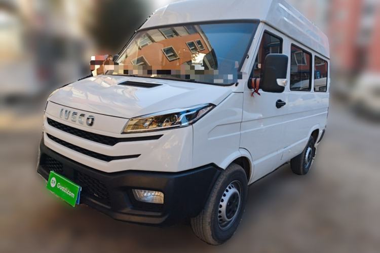 Used Iveco Daily 2021 2.5T A35 M1 Passenger Van 5-9 Seater Short Wheelbase Mid-Roof Design Single Tire Manual Doors
