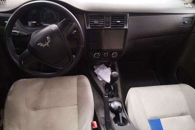 Used Wuling Rongguang V 2018 1.5L Standard Version
