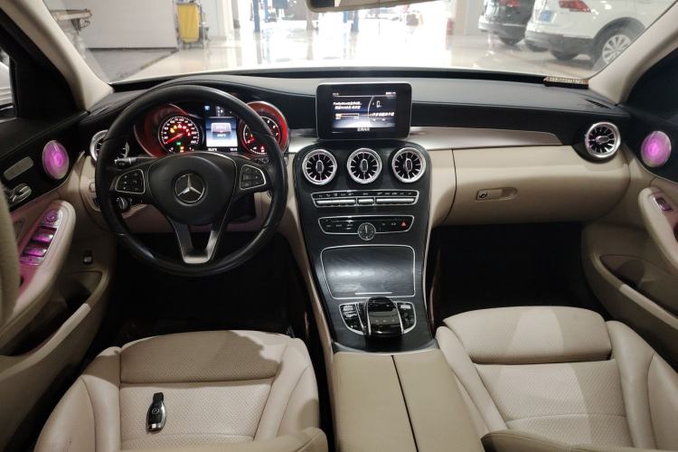 Used Mercedes-Benz C-Class 2017 Facelift C 200 L Sport Edition Center Console
