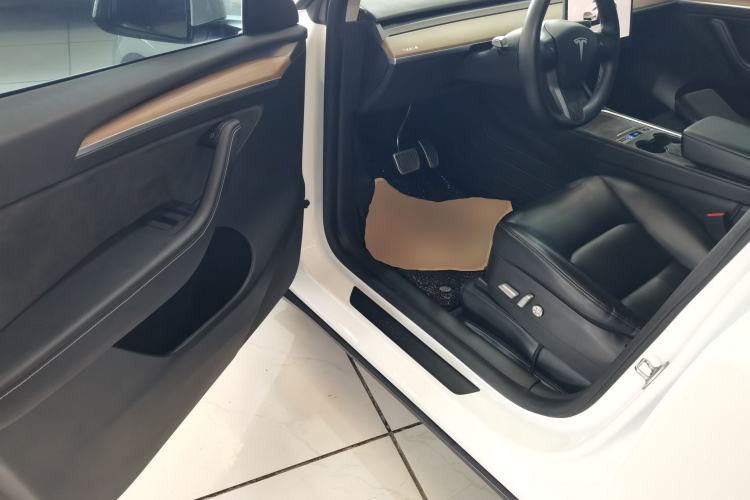 Used Tesla Model Y 2022 Long-Range All-Wheel-Drive Version