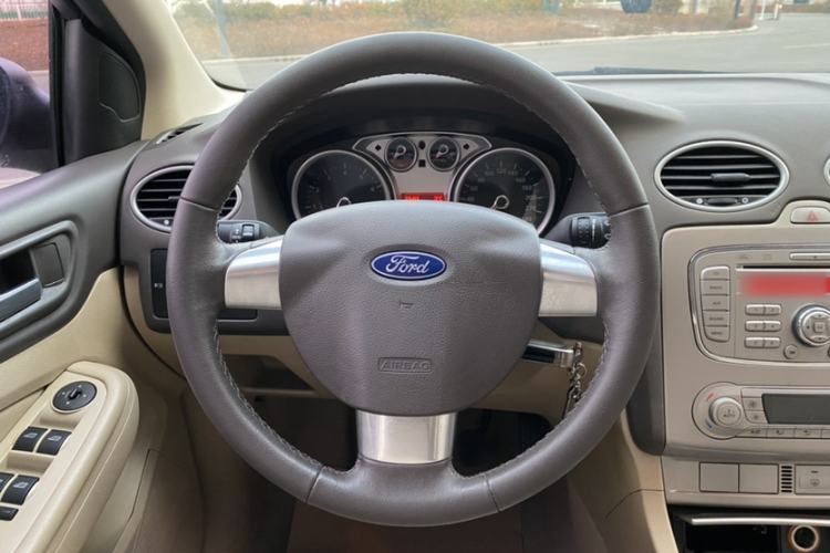 Used Ford Focus 2013 Hatchback Classic 1.8L Manual Fashion Edition