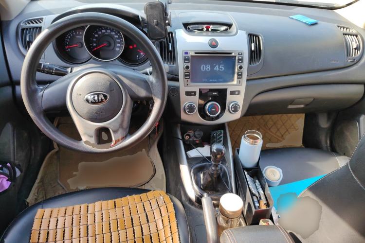 Used Kia Forte 2016 1.6L MT GL Center Console