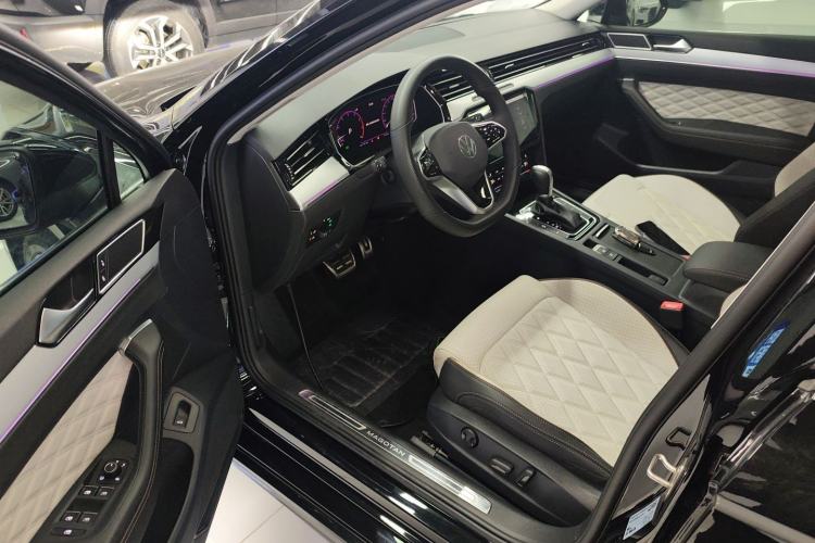 Used Volkswagen Magotan 2025 Zhongxiang Version 330TSI DSG Luxury Edition Driver Seat