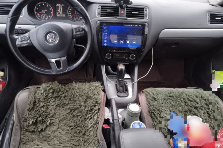 Used Volkswagen Sagitar 2014 Revised Version 1.4TSI Automatic Luxury Edition Center Console