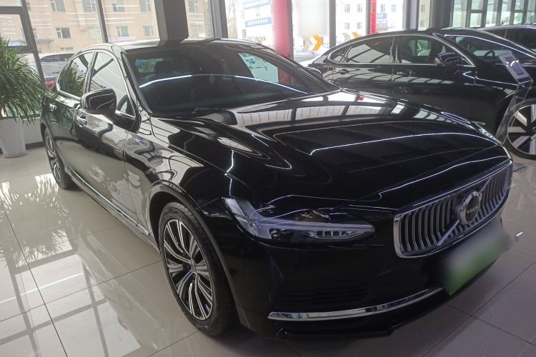 Used Volvo S90 New Energy 2021 T8 eDrive Hybrid Zhiyi Luxury Edition Front Right 45 Deg