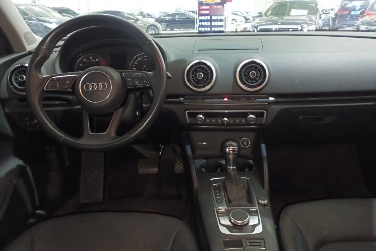 Used Audi A3 2019 Limousine 35 TFSI Fashion Edition China VI Emission Standard Center Console