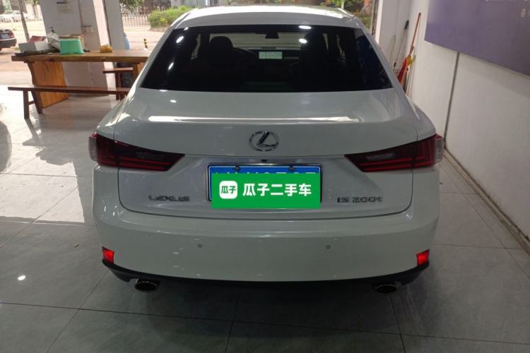 Used Lexus IS 2015 200T Leading Edition
