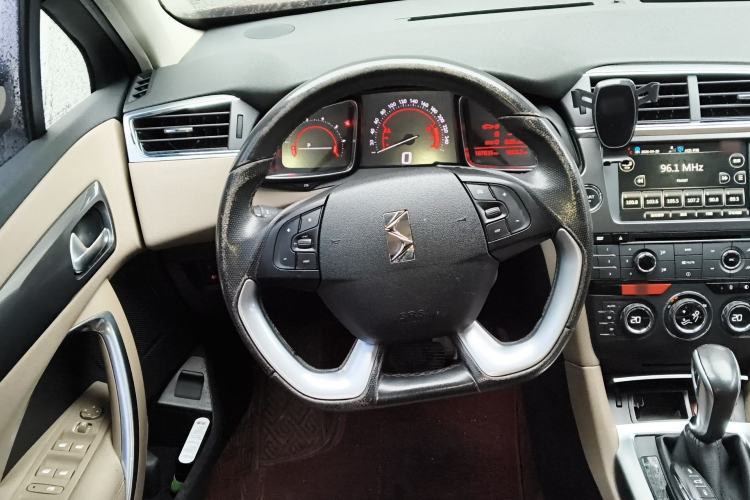 Used DS 6 2014 1.6T Luxury Edition THP160