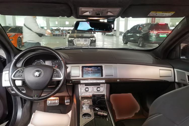 Used Jaguar XF 2015 XF 3.0 SC R-Sport Luxury Edition Center Console