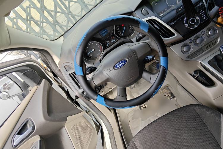 Used Ford Focus 2012 Sedan 1.6L Manual Comfort Model
