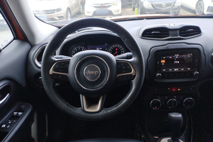 Used Jeep Renegade 2016 1.4T Automatic Smart Edition Steering Wheel