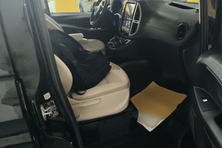 Used Mercedes-Benz Vito 2016 2.0T Elite Edition Right Front Seat