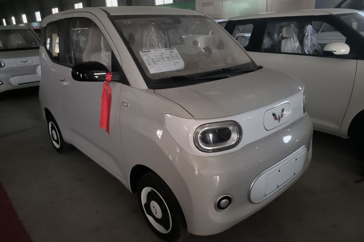 Used Wuling Hongguang MINIEV 2024 3rd Generation 215km Youth Edition Front Right 45 Deg