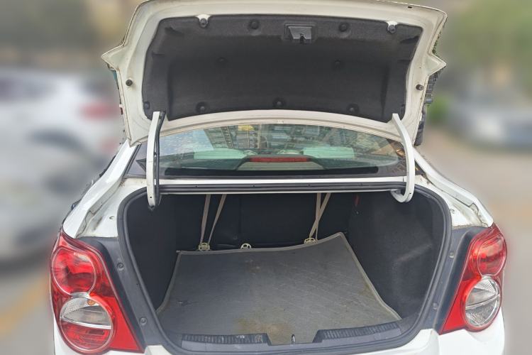 Used Chevrolet Aveo Sonic 2011 Sedan 1.4L MT SL