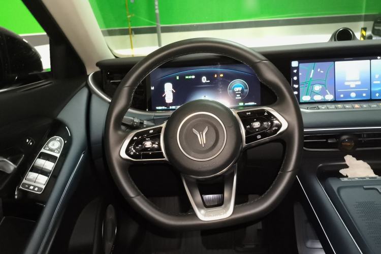 Used VOYAH FREE 2023 Four-Wheel Drive Extended-Range Model with Ultra-Long Range Steering Wheel