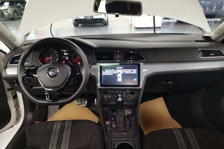 Used Volkswagen Lamando 2017 230TSI DSG Fashion Edition
