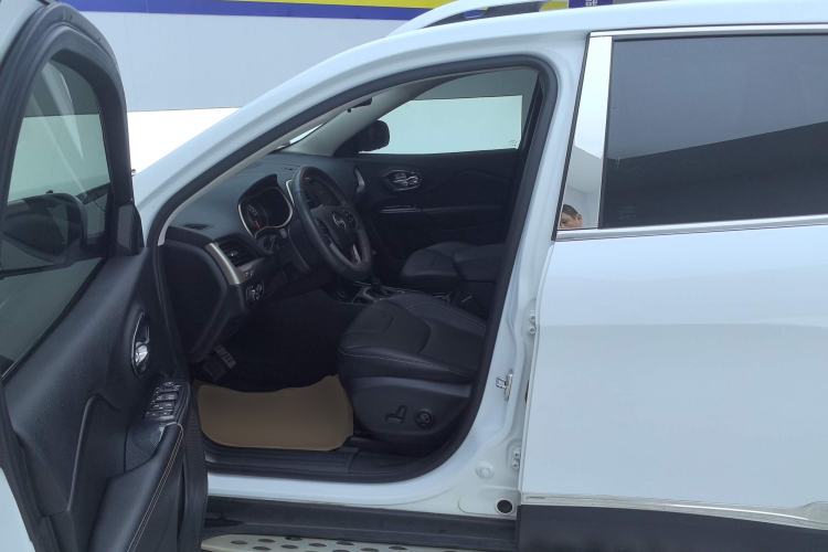 Used Jeep Cherokee 2017 2.0L Superior Edition