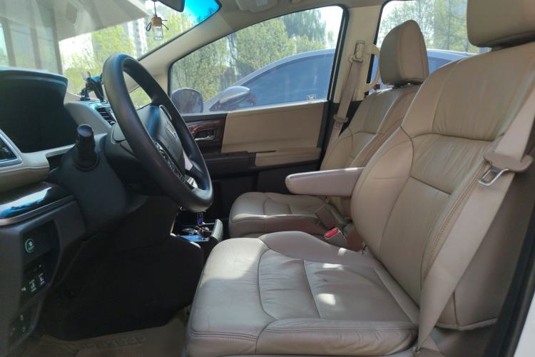 Used Honda Odyssey 2015 Revised 2.4L Luxury Edition Left Front Seat