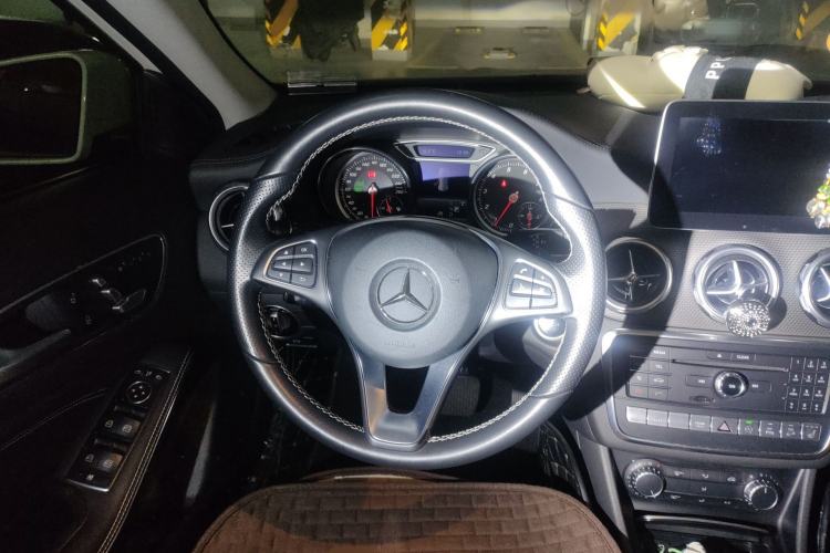 Used Mercedes-Benz GLA 2017 GLA 220 4MATIC Fashion Model Steering Wheel