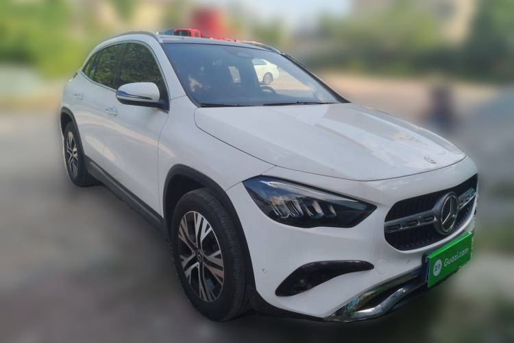Used Mercedes-Benz GLA 2024 GLA 220 Front Right 45 Deg
