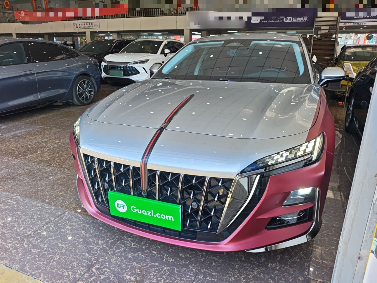 تحت مقدمة السيارة