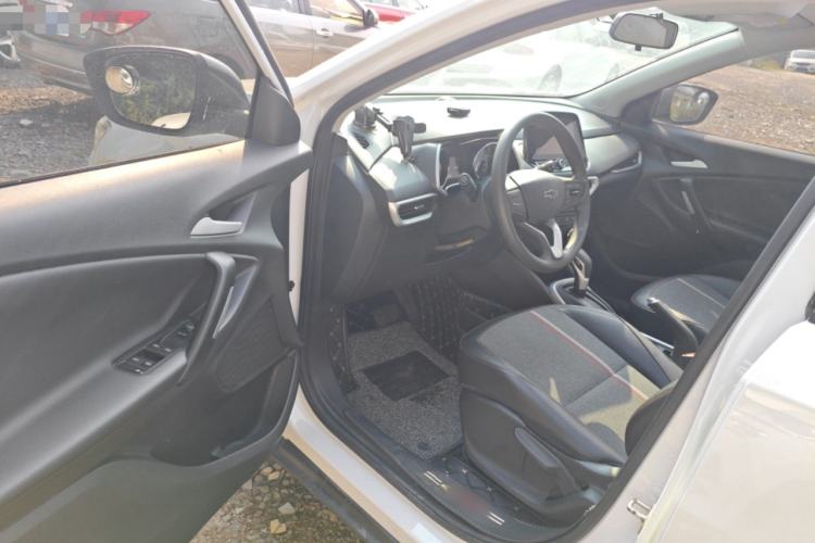 Used Chevrolet Trax 2019 Redline 325T Automatic Fun Edition China VI Standard Driver Seat