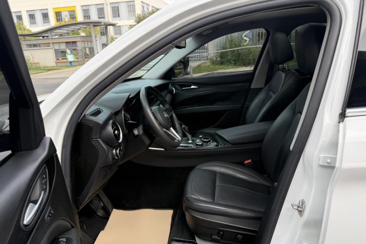 Used Alfa Romeo Stelvio 2017 2.0T 200HP Luxury Edition
