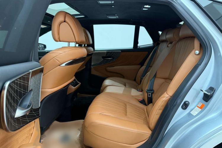 Used Lexus LS 2021 500h Executive Edition Interior 2