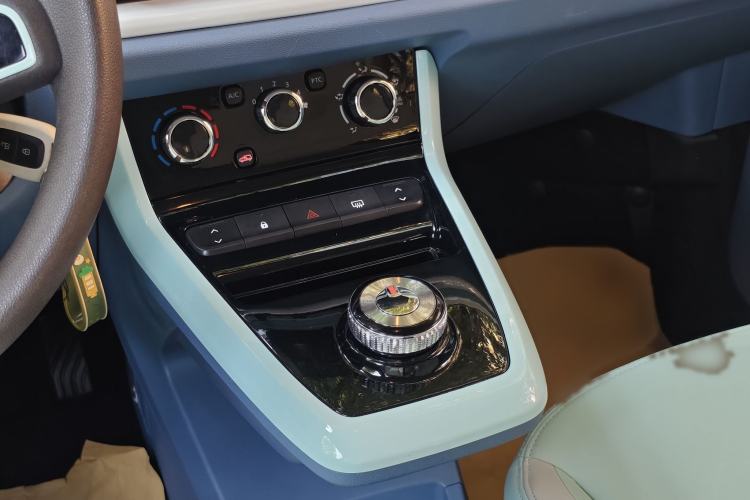 Used Dongfeng NAMMI BOX 2022 Light Wind Edition 201KM Advanced Model Interior 5