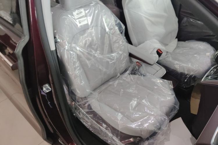 Used Buick GL8 2023 Avenir Aivia Six-Seat Deluxe Edition Right Front Seat