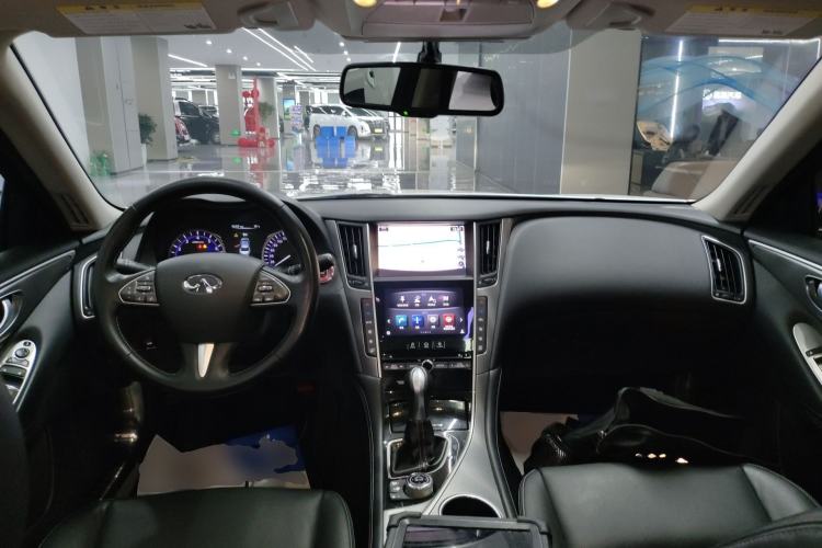 Used Infiniti Q50L 2015 2.0T Enjoyment Edition Center Console