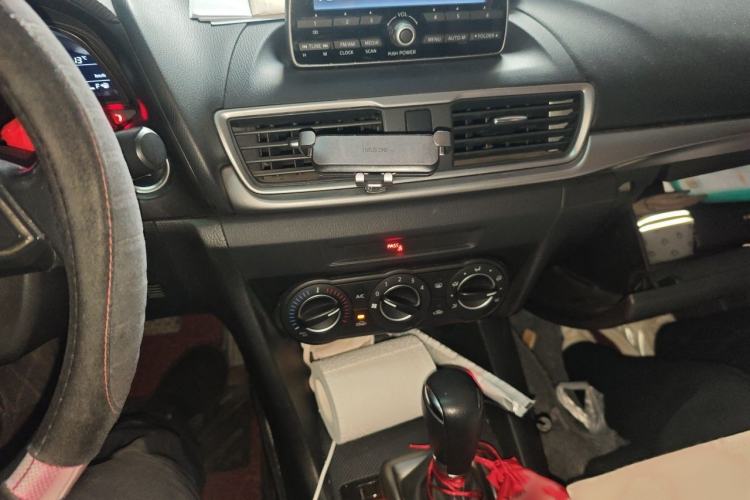 Used Mazda 3 Axela 2017 Hatchback 1.5L Automatic Comfort Model Emission Standard China V
