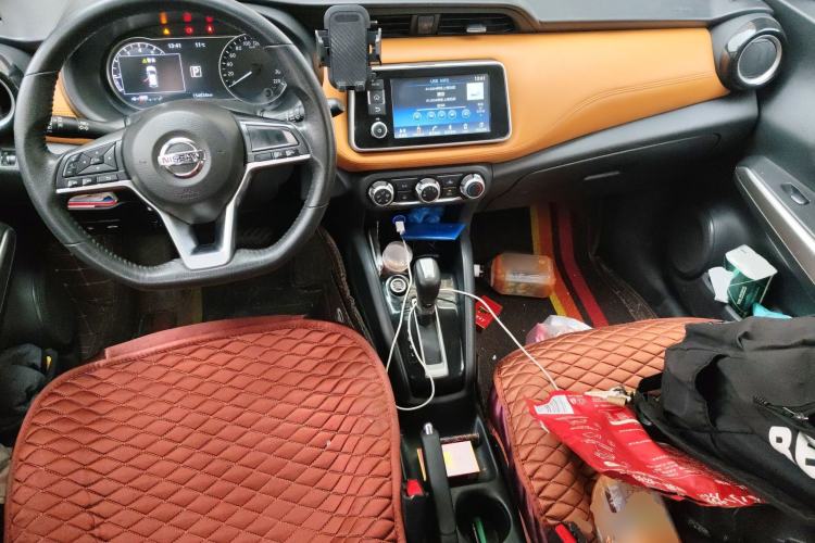 Used Nissan Kicks 2017 1.5L CVT Smart Drive Edition Center Console