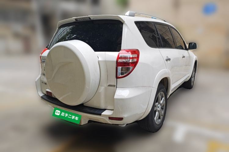 Used Toyota RAV4 2012 Luxurious 2.4L Automatic 4x4 with Stylish Features
