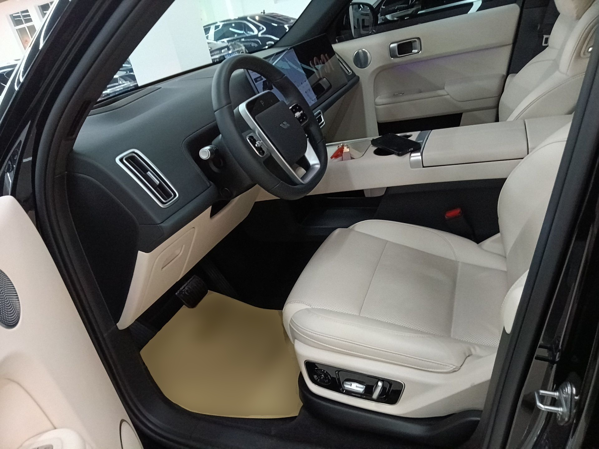 المقاعد الأمامية داخل السيارة