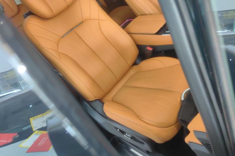 Used Geely Galaxy LEVC L380 2024 140-Degree 6-Seater All-Wheel-Drive Ultra