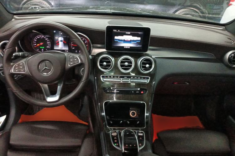 Used Mercedes-Benz GLC 2018 GLC 260 4MATIC Dynamic Edition Center Console