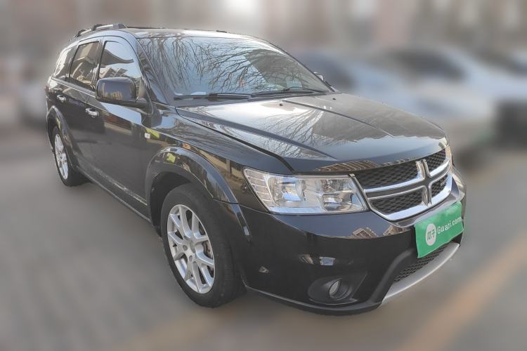 Used Dodge Journey 2013 2.4L Two-Wheel Drive Luxury Version Front Right 45 Deg