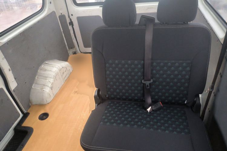 Used SAIC MAXUS Xintu V80 2018 2.5T 6-speed manual Aoyuntong short-wheelbase ultra-low roof 5- or 6-seat model Interior 1