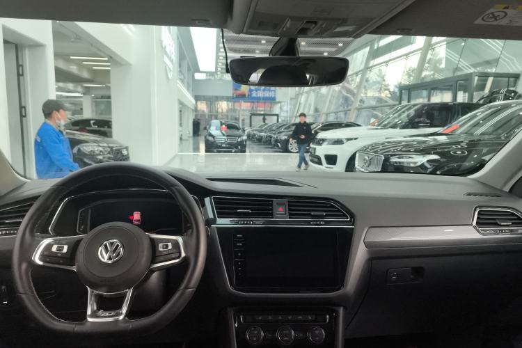 Used Volkswagen Tiguan L 2019 330TSI Automatic Two-Wheel Drive R-Line Flagship Model China VI Standard
