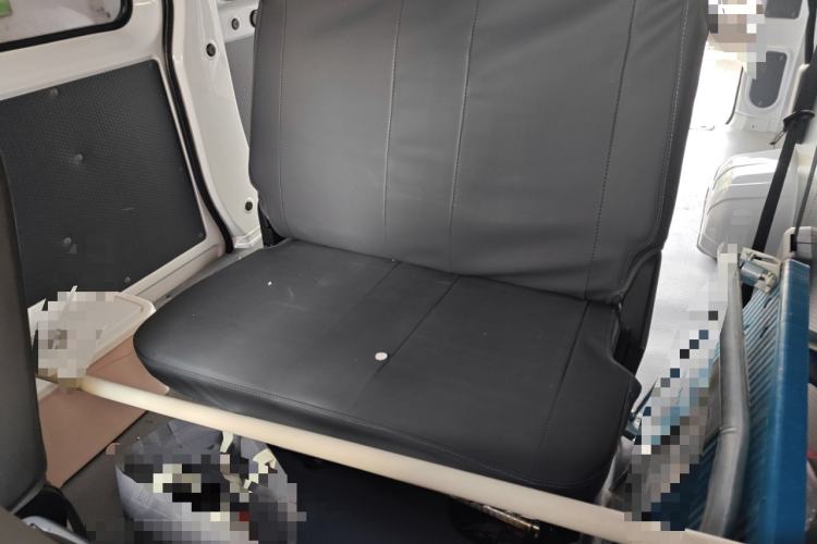 Used Wuling Yangguang 2024 300KM Comfort Version Passenger Van 75kW