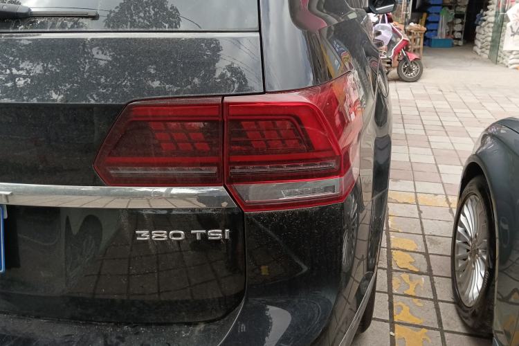 Used Volkswagen Teramont 2020 Revised Version 380TSI Four-Wheel Drive Luxury Edition Right Rear Taillight