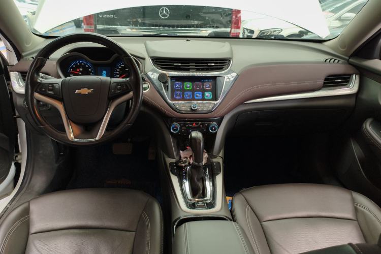 Used Chevrolet Malibu 2017 1.5T Automatic Luxury Edition Center Console