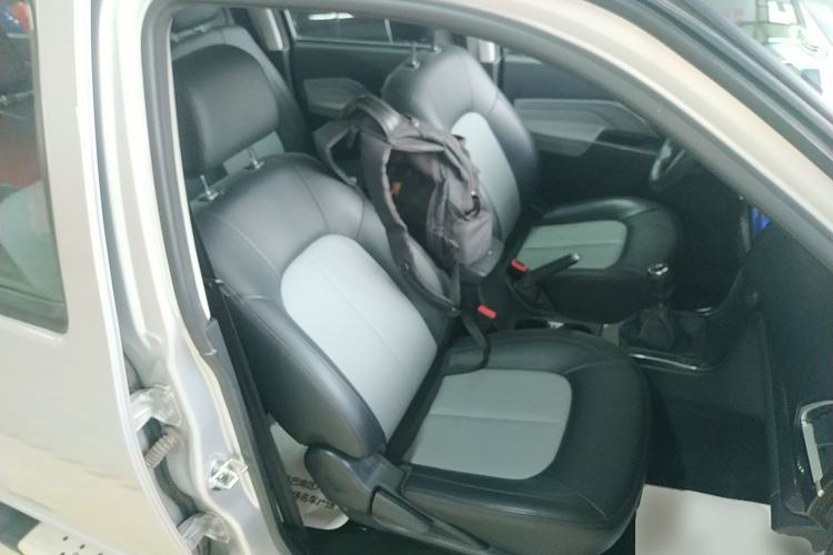 Used Great Wall Wingle 5 2023 2.0T Diesel Two-Wheel Drive Elite Flatbed Truck Right Front Seat