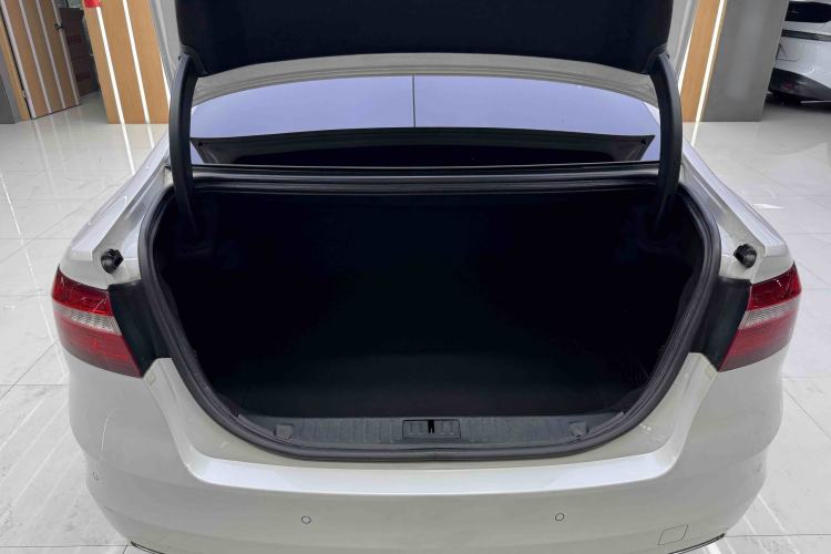 Used Ford Taurus 2017 EcoBoost 245 Fashion Edition Interior 7