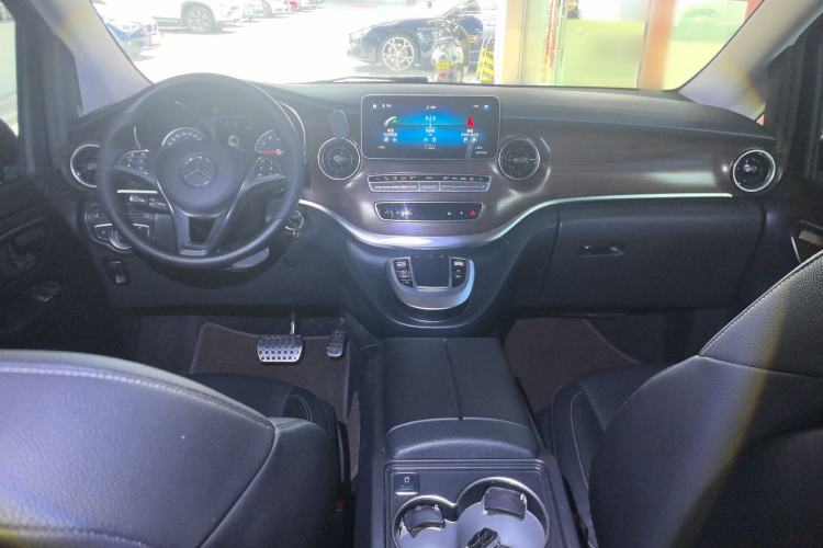 Used Mercedes-Benz V-Class 2020 V 260 Avantgarde Edition Center Console