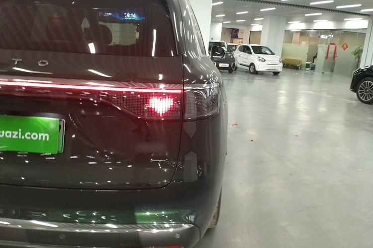 Used Hima AITO M8 2025 Extended-Range Ultra Version 53.4 kWh 6-Seater Edition Exterior 3