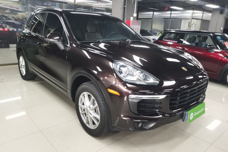 Used Porsche Cayenne 2015 3.6L automatic transmission U.S. specification Front Right 45 Deg